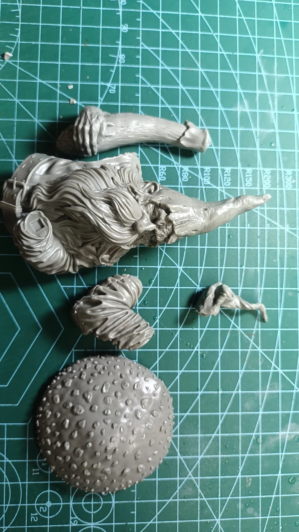 1/10 Dwarf with Ornate Beard and Pointed Helm, Resin Model Bust Kit, Fantasy Theme, Unassembled and Unpainted