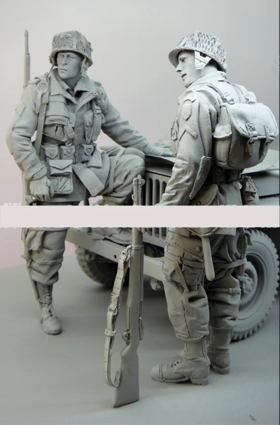 1/16 WWII German Infantry Moving to Truck, 3 Figures, Resin Model Figure Kit, Unassembled and Unpainted