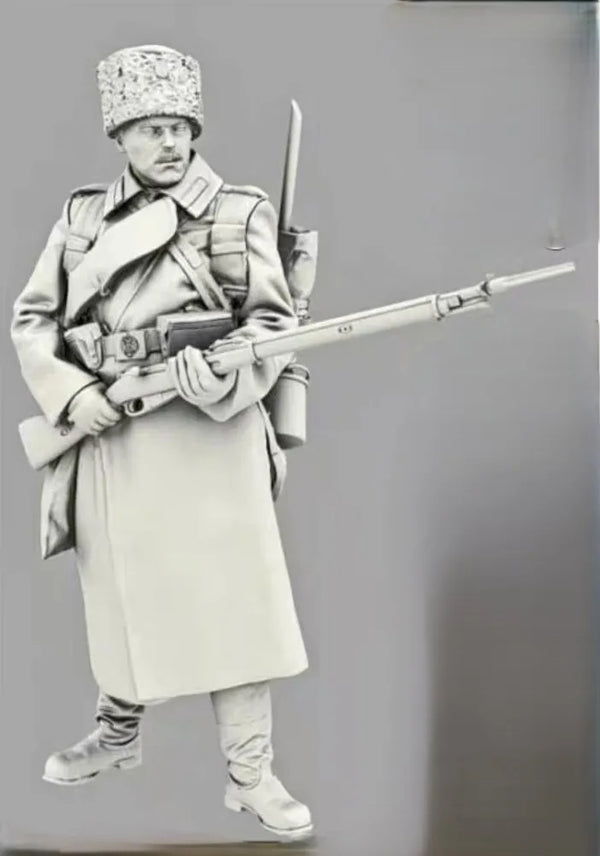 1/35 WWI Russian Infantry in Papakha and Greatcoat, Resin Model Figure Kit, Unassembled and Unpainted