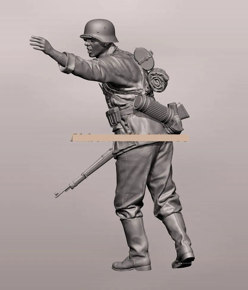 1/16 WWII German Infantryman Charging with Rifle, Resin Model Figure Kit, Unassembled and Unpainted