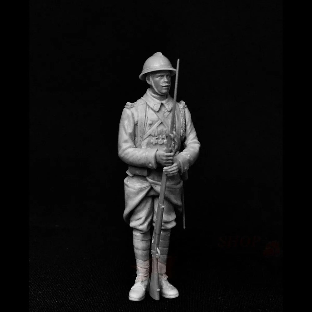 1/35 WWI Soldier with Pith Helmet, Resin Model Figure Kit, Unassembled and Unpainted