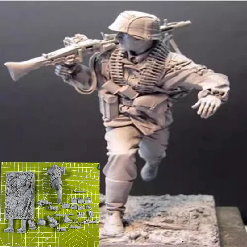 1/16 WWII Soldier Advancing with Rifle, Resin Model Figure Kit, Unassembled and Unpainted