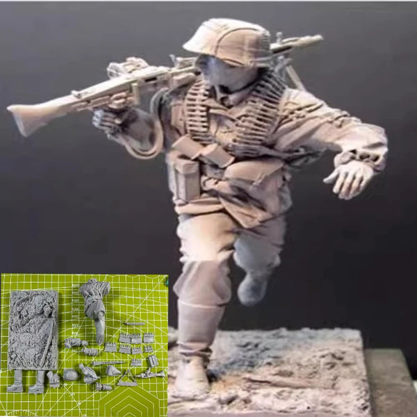 1/16 WWII Soldier Advancing with Rifle, Resin Model Figure Kit, Unassembled and Unpainted