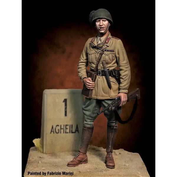 1/35 WWII Italian Infantryman Standing Alert North Africa, Resin Model Figure Kit, Unassembled and Unpainted