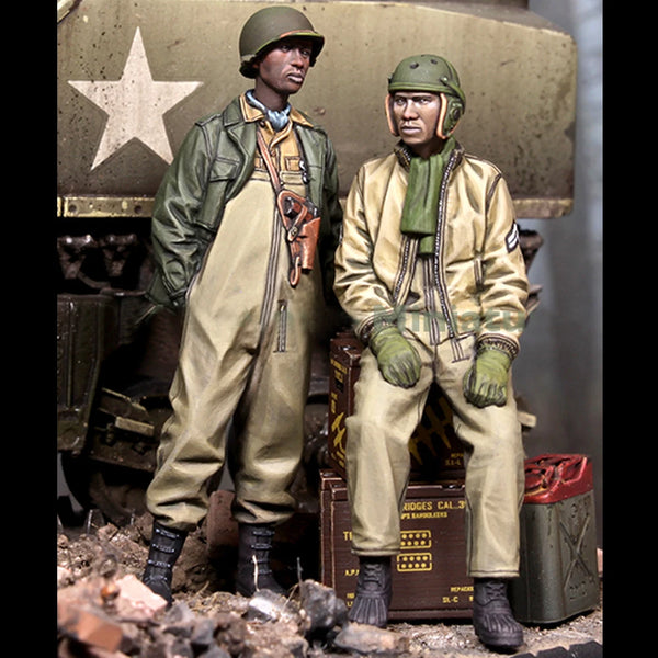 1/35 WWII US Tank Crew in Tanker Overalls Standing, 2 Figures, Resin Model Figure Kit, Unassembled and Unpainted