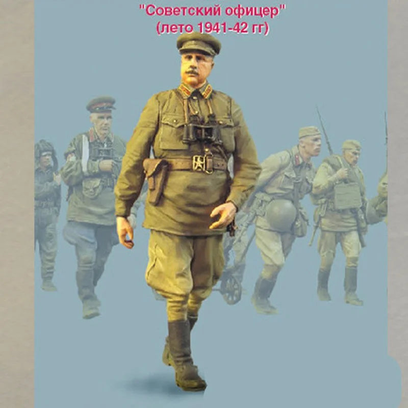 1/35 WWII Soviet Officer Standing with Binoculars, Resin Model Figure Kit, Unassembled and Unpainted