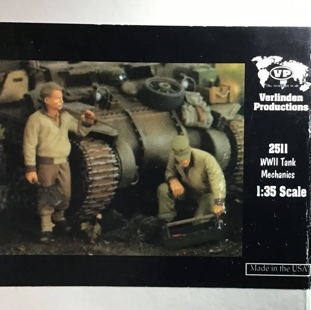 1/35 WWII Tank Mechanics, 3 Figures, Resin Model Figure Kit, Unassembled and Unpainted
