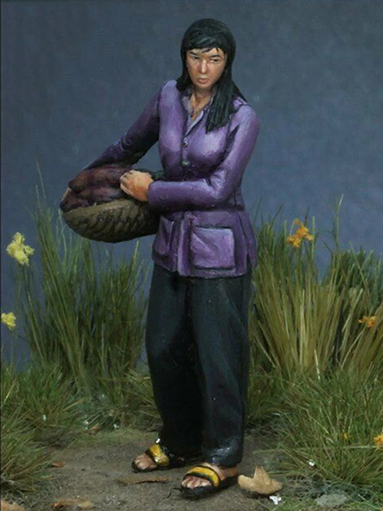1/35 Ancient Woman, Resin Model Figure Kit, Unassembled and Unpainted
