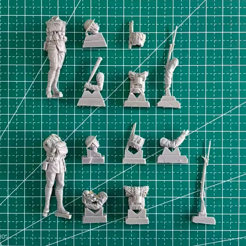 1/35 WWI British Infantry Advancing with Bayonets, 2 Figures, Resin Model Figure Kit, Unassembled and Unpainted