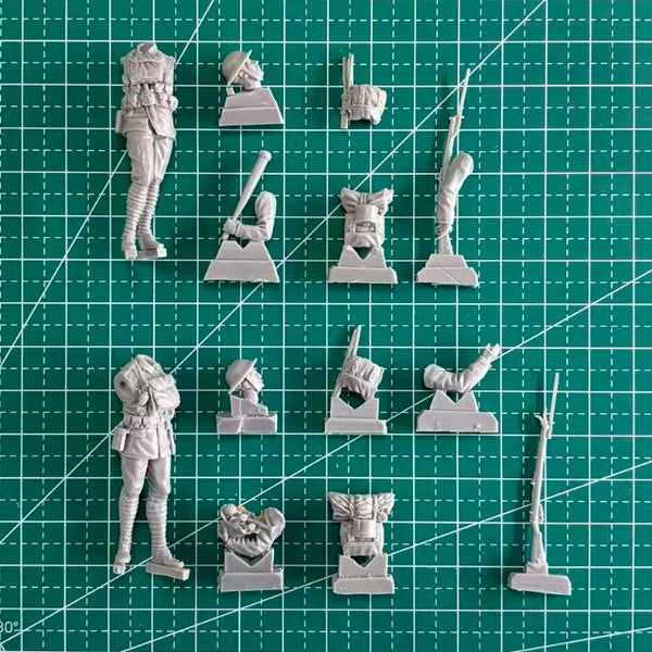 1/35 WWI British Infantry Advancing with Bayonets, 2 Figures, Resin Model Figure Kit, Unassembled and Unpainted