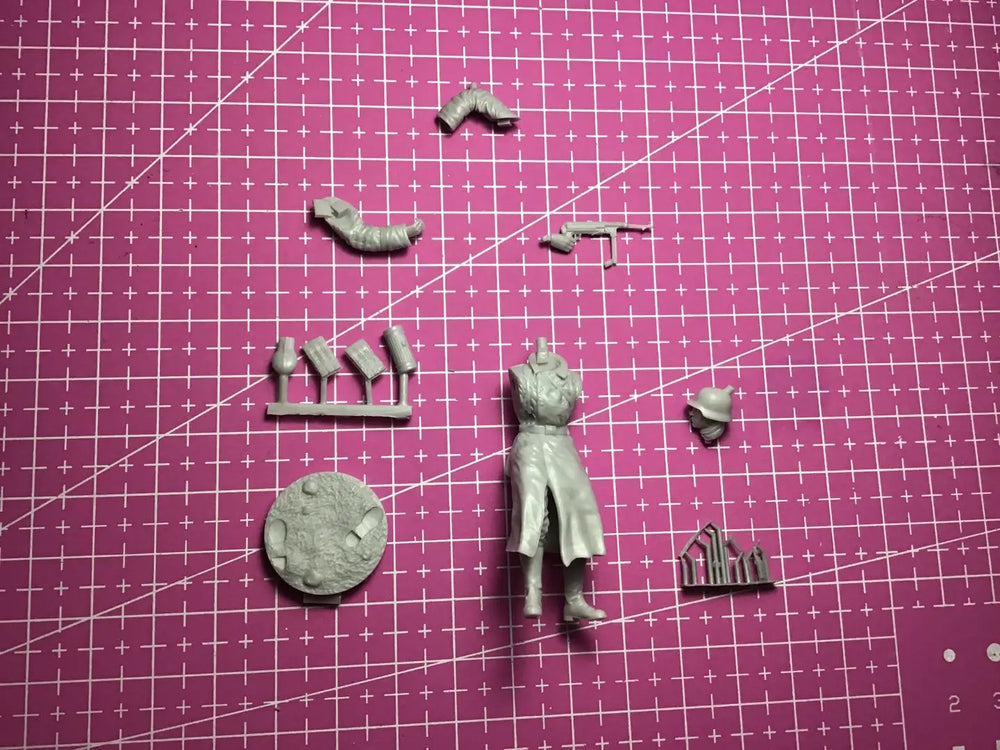 1/35 WWII German MP40 Gunner, Resin Model Figure Kit, Unassembled and Unpainted