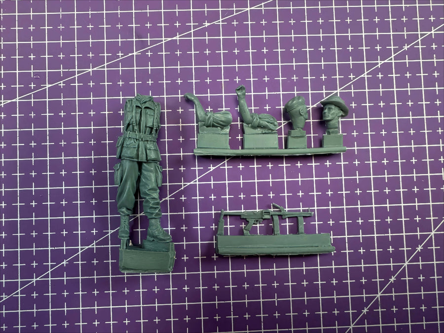 Modern British SAS Special Forces Operator with SA80/Assault Rifle 1/35 Resin Figure Kit - resin model view 3