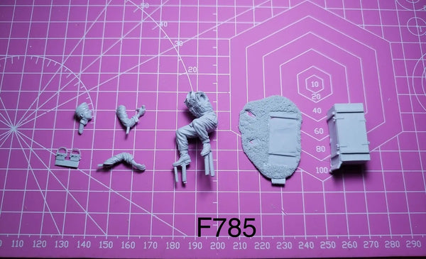 1/35 Soldier, Resin Model Figure Kit, Fantasy Theme, Unassembled and Unpainted