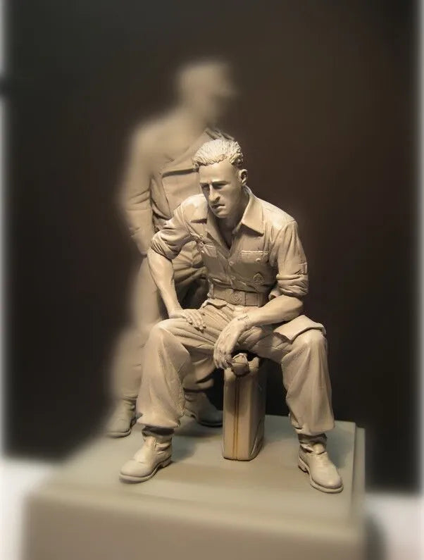 1/16 WWII American Soldier Seated on Stool, Resin Model Figure Kit, Unassembled and Unpainted