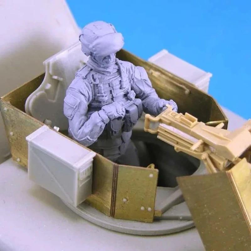 1/35 WWII US Army Vehicle Gunner, Resin Model Figure Kit, Unassembled and Unpainted
