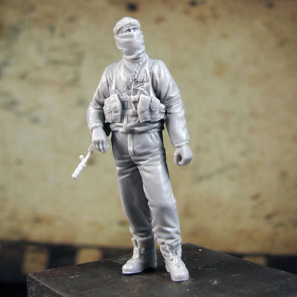 1/35 Modern Syrian Combatant with White Headwrap and Tactical Vest, Resin Model Figure Kit, Unassembled and Unpainted