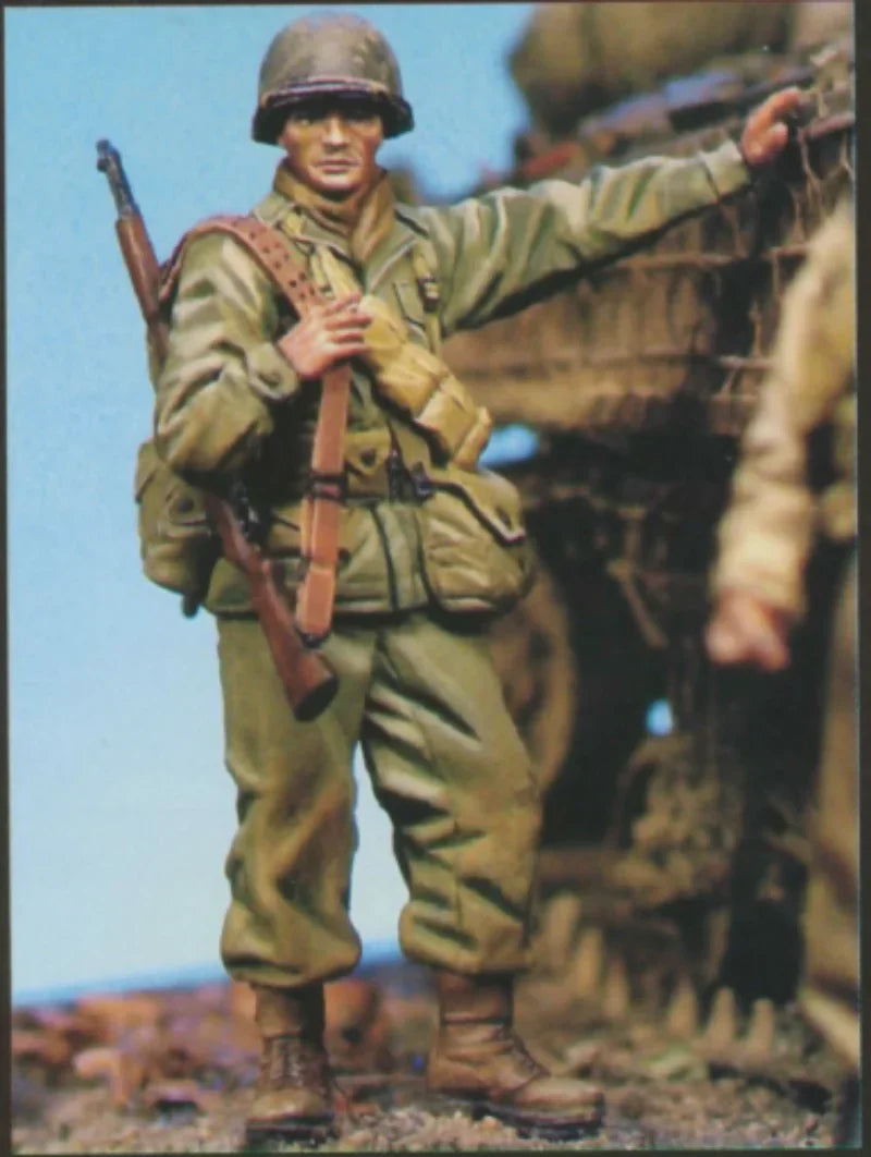 1/35 WWII German Officer Directing with MP40, Resin Model Figure Kit, Unassembled and Unpainted