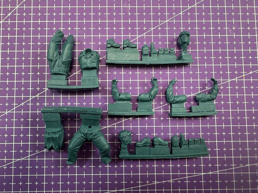 WWII German Luftwaffe Pilot & Panzer Crewman 1/35 Resin Figure Kit - resin model view 2