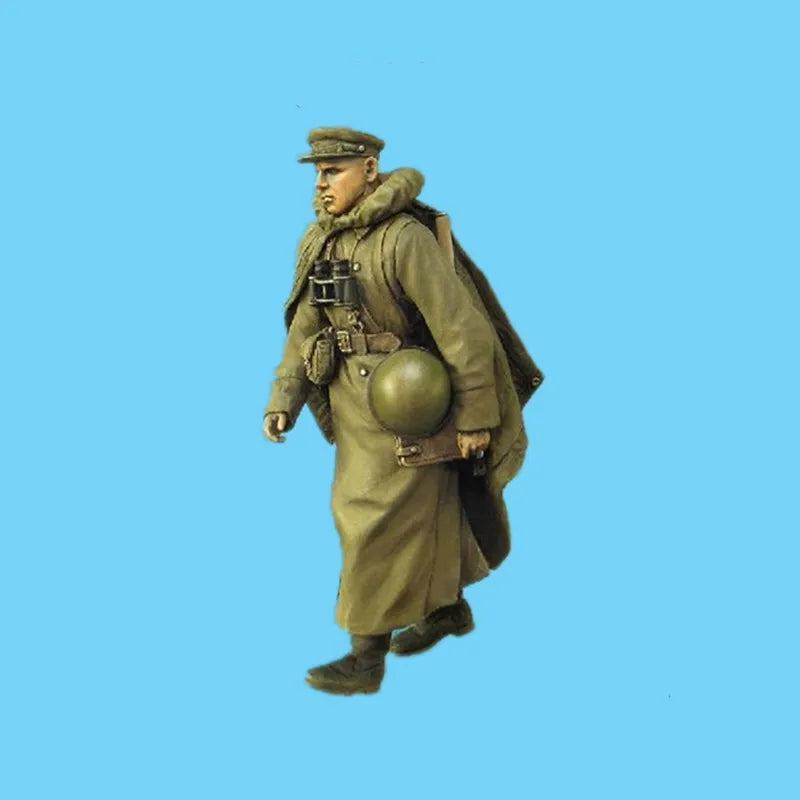 1/35 WWII German Infantry in Greatcoat with Gas Mask Bag, Resin Model Figure Kit, Unassembled and Unpainted