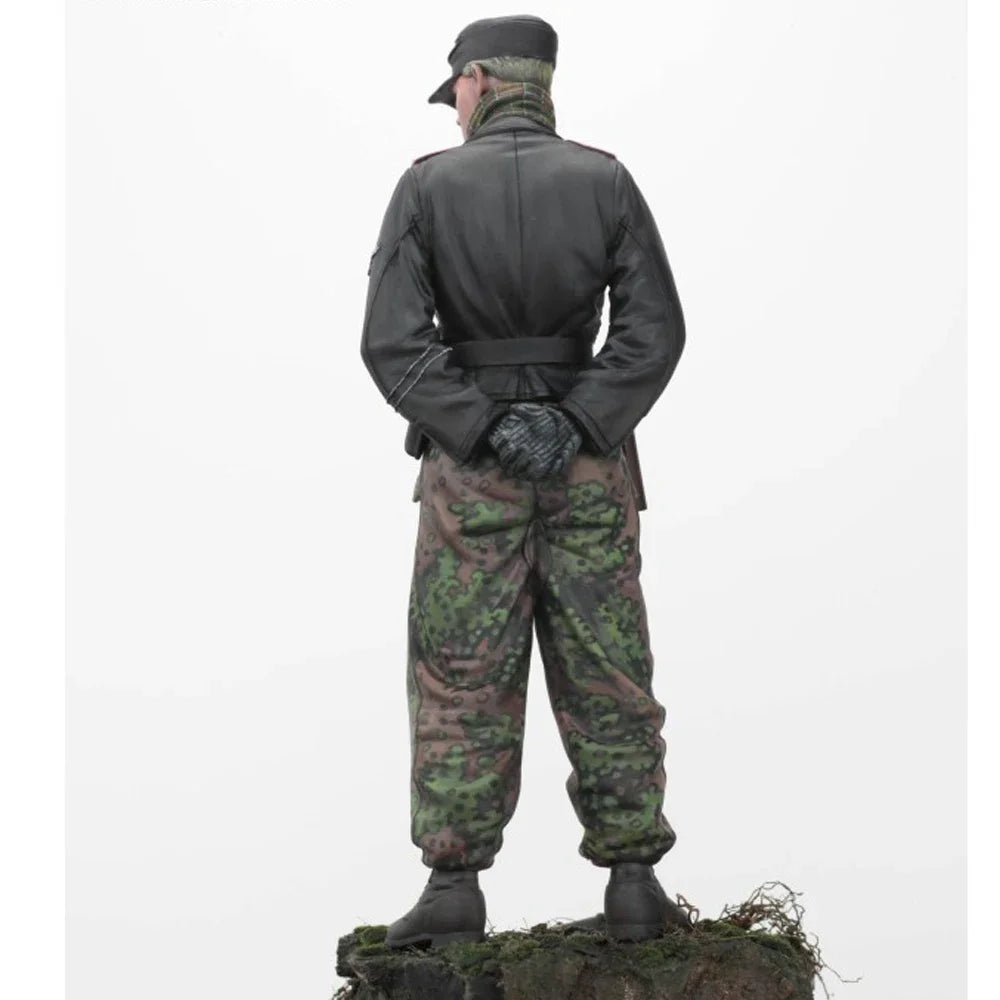 1/16 WWII German Soldier with Panzerschreck, Resin Model Figure Kit, Unassembled and Unpainted