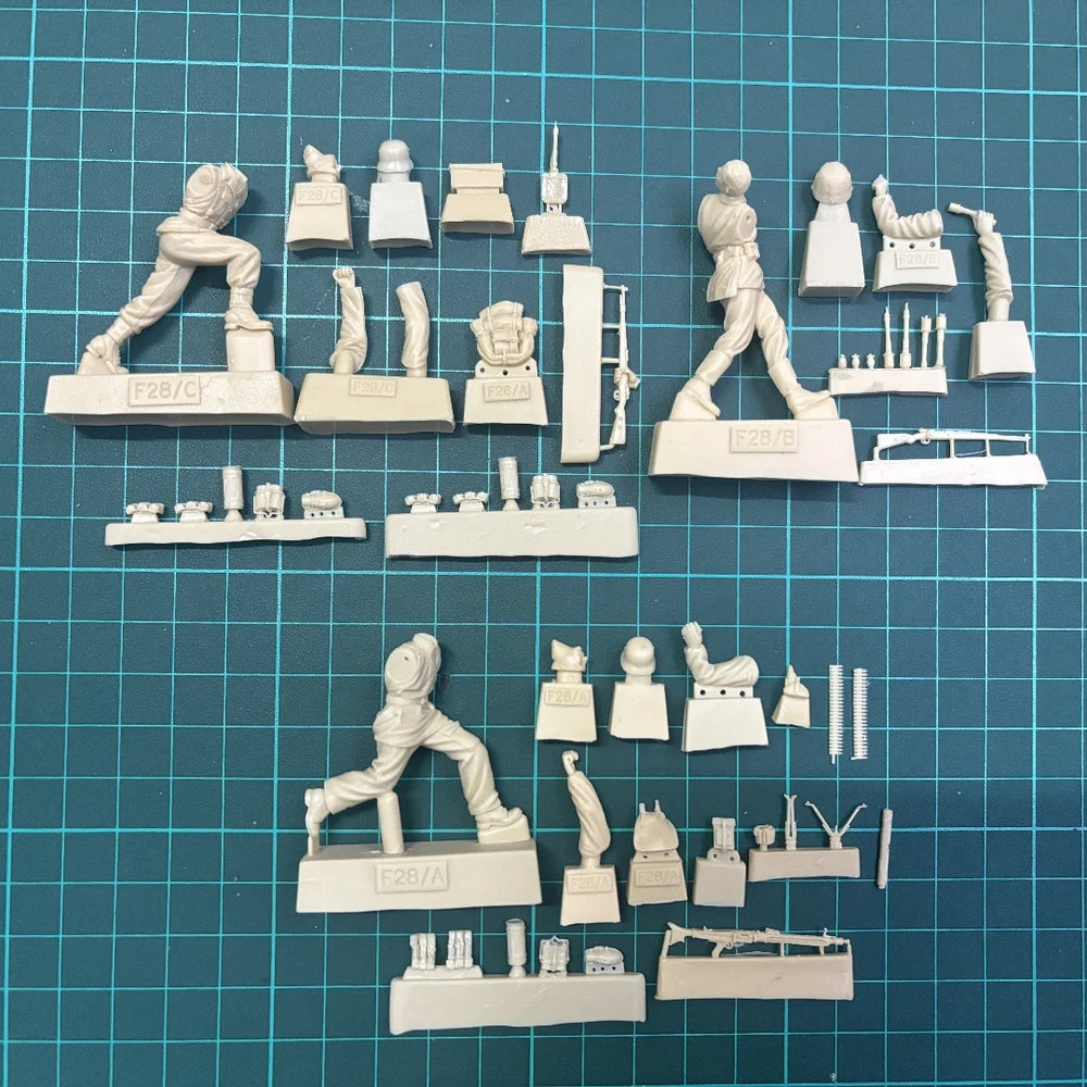1/35 WWII German Infantry Assault Team, 3 Figures, Resin Model Figure Kit, Unassembled and Unpainted