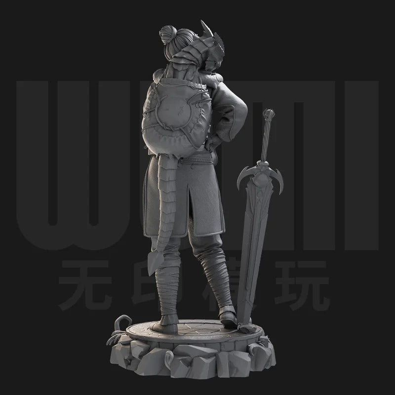 1/24 Female Warrior in Armor with Greatsword, Resin Model Figure Kit, Fantasy Theme, Unassembled and Unpainted