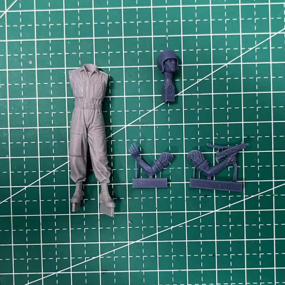 1/35 Modern IDF Tanker Crewman, Resin Model Figure Kit, Unassembled and Unpainted
