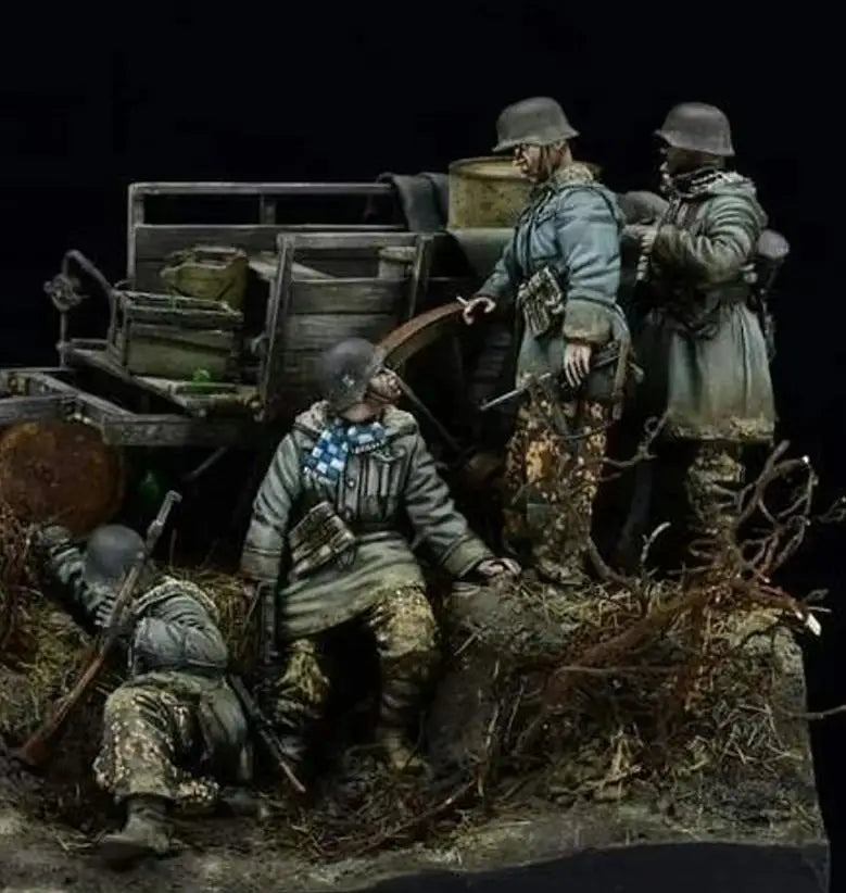 1/35 WWII Soldiers with Transport, 4 Figures, Resin Model Figure Kit, Unassembled and Unpainted