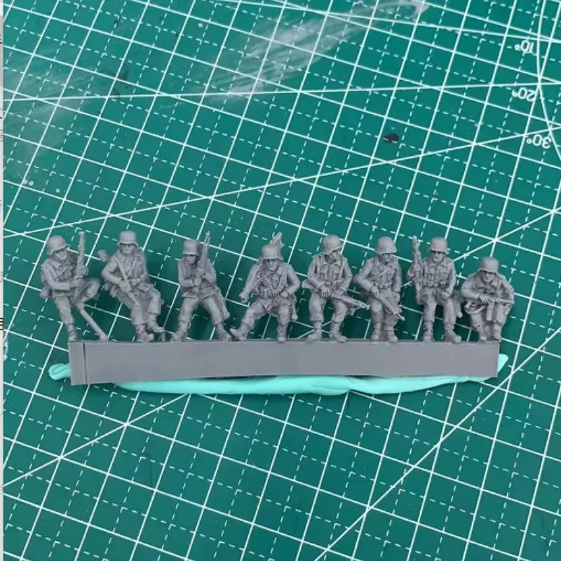1/72 WWII Infantry Soldiers, 24 Figures, Resin Model Figure Kit, Unassembled and Unpainted