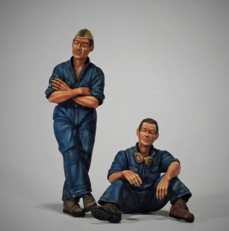 1/35 WWII Tank Crew Pair, 2 Figures, Resin Model Figure Kit, Unassembled and Unpainted