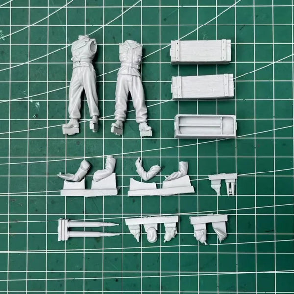 1/35 WWII German Infantrymen on Alert, 2 Figures, Resin Model Figure Kit, Unassembled and Unpainted