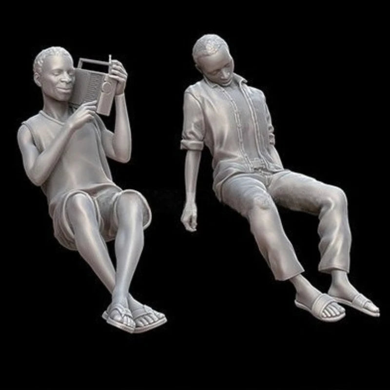 1/35 Modern Civilians with Camera, 2 Figures, Resin Model Figure Kit, Unassembled and Unpainted