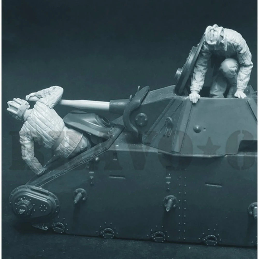 1/35 WWII Soviet T-70 Commander and Gunner, 3 Figures, Resin Model Figure Kit, Unassembled and Unpainted