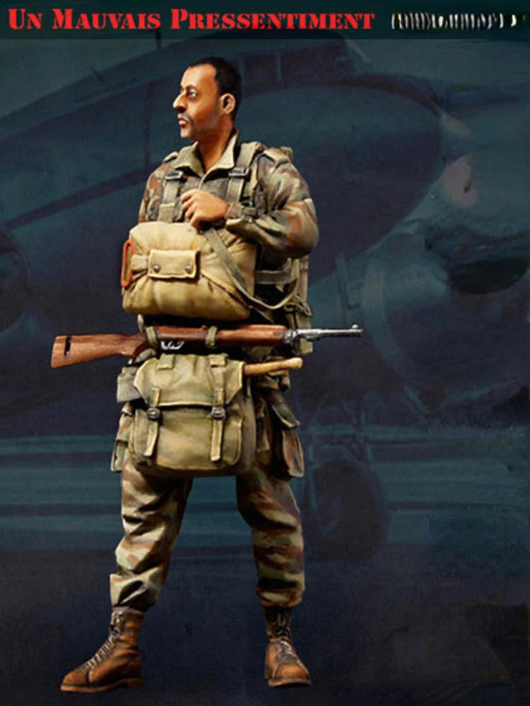 1/35 WWII US Soldier Marching in Combat Gear, Resin Model Figure Kit, Unassembled and Unpainted