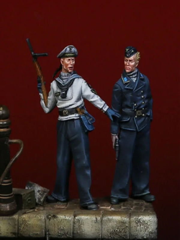 1/35 WWII Naval Officers, 2 Figures, Resin Model Figure Kit, Unassembled and Unpainted