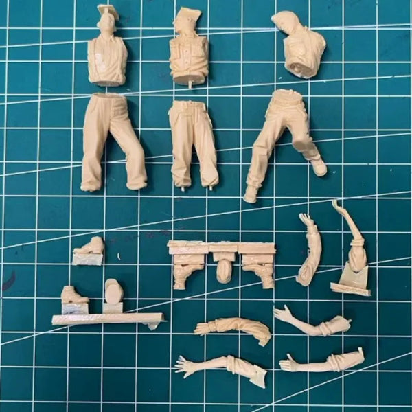 1/35 WWII Armored Soldier Team, 3 Figures, Resin Model Figure Kit, Unassembled and Unpainted