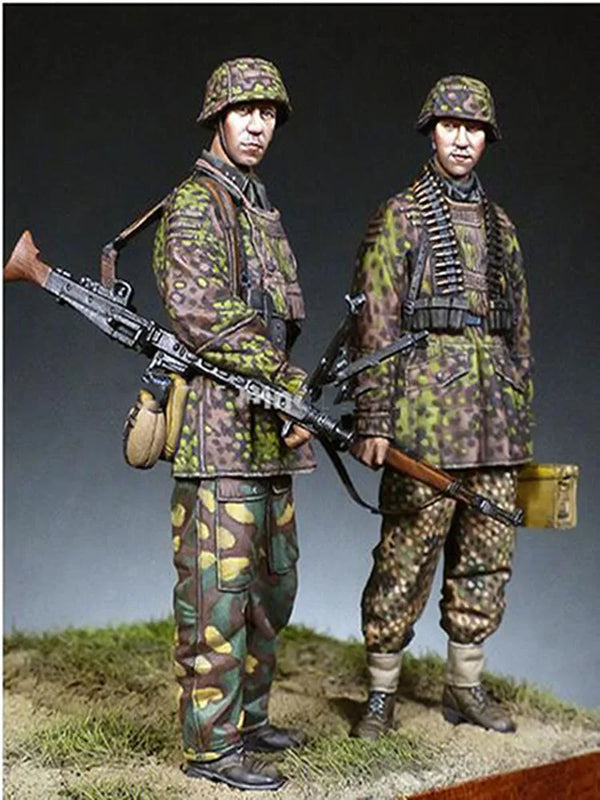 1/35 WWII German Infantry with LMG and Ammunition Belts, 2 Figures, Resin Model Figure Kit, Unassembled and Unpainted