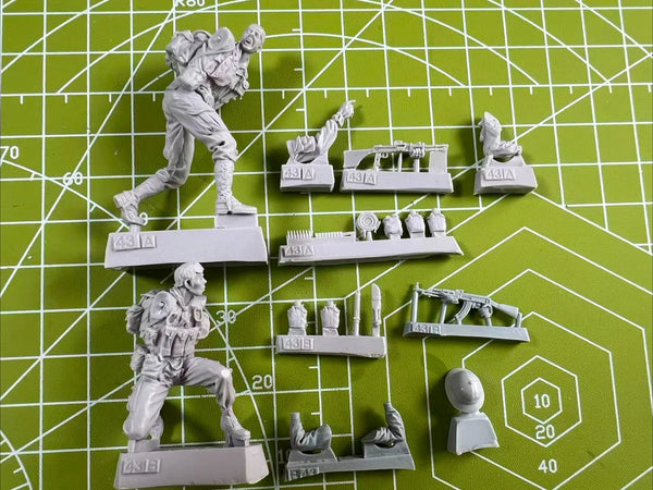 1/35 Modern US Navy SEAL Squad with Prone Sniper, 2 Figures, Resin Model Figure Kit, Unassembled and Unpainted