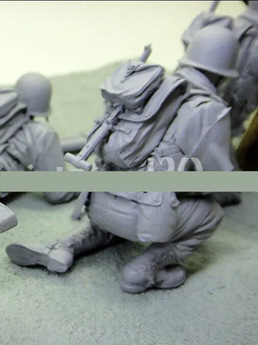 1/16 WWI British Infantry Charging with Bayonets, 3 Figures, Resin Model Figure Kit, Unassembled and Unpainted