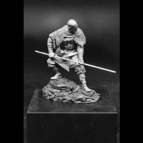 1/18 Barbarian with Fur Mantle and Poleaxe, Resin Model Figure Kit, Fantasy Theme, Unassembled and Unpainted