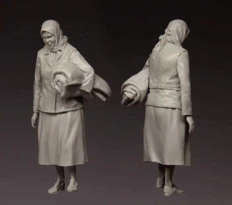 1/35 WWII Soviet Women Refugees, 2 Figures, Resin Model Figure Kit, Unassembled and Unpainted