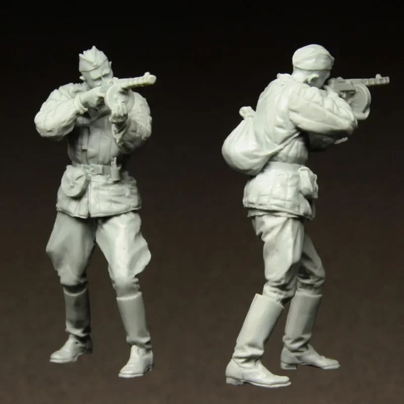 1/35 WWII Soviet Infantryman Aiming Rifle, Resin Model Figure Kit, Unassembled and Unpainted
