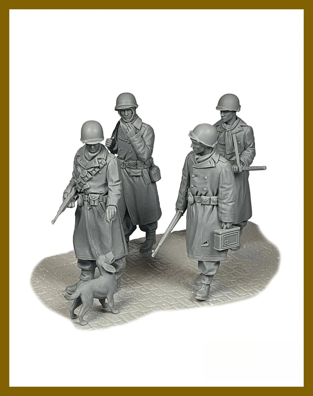 1/35 WWII German Infantry with Field Dog, 4 Figures, Resin Model Figure Kit, Unassembled and Unpainted
