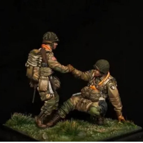1/35 WWII US Airborne Soldiers Assaulting, 2 Figures, Resin Model Figure Kit, Unassembled and Unpainted