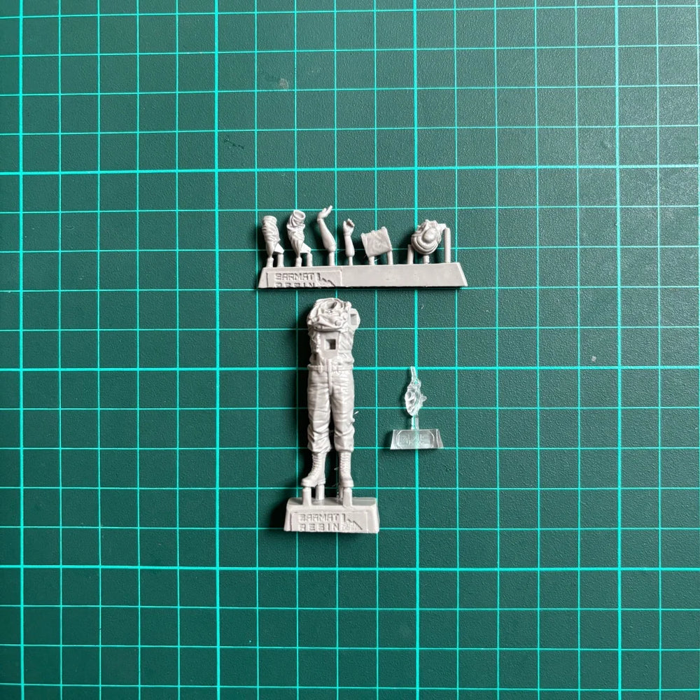 1/35 Modern Soviet Stormtroopers with Fortified Bunker, 7 Figures, Resin Model Figure Kit, Unassembled and Unpainted