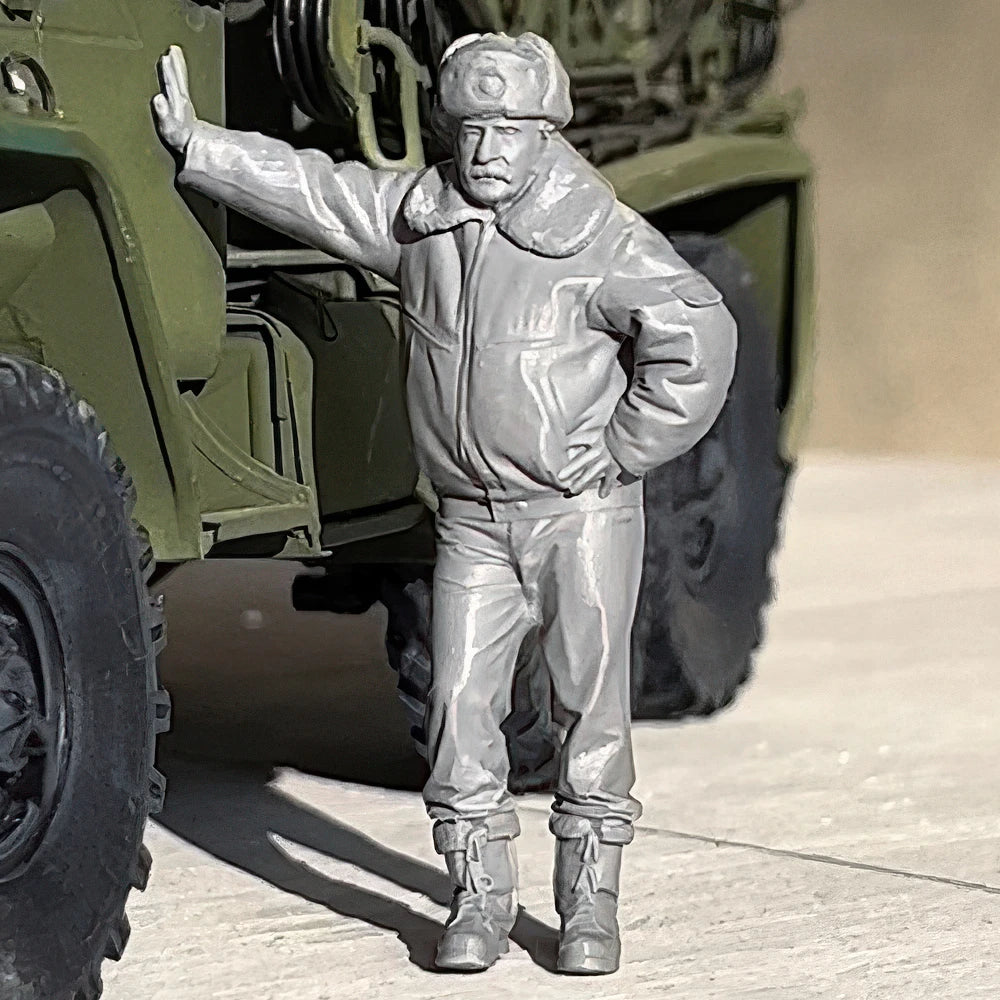 1/35 WWII Truck Driver, Resin Model Figure Kit, Unassembled and Unpainted