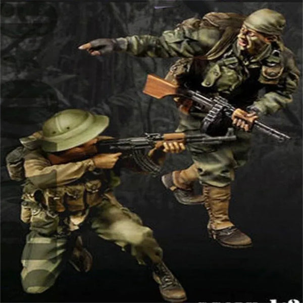 1/35 Modern British Infantryman Digging with NCO Directing, 2 Figures, Resin Model Figure Kit, Unassembled and Unpainted
