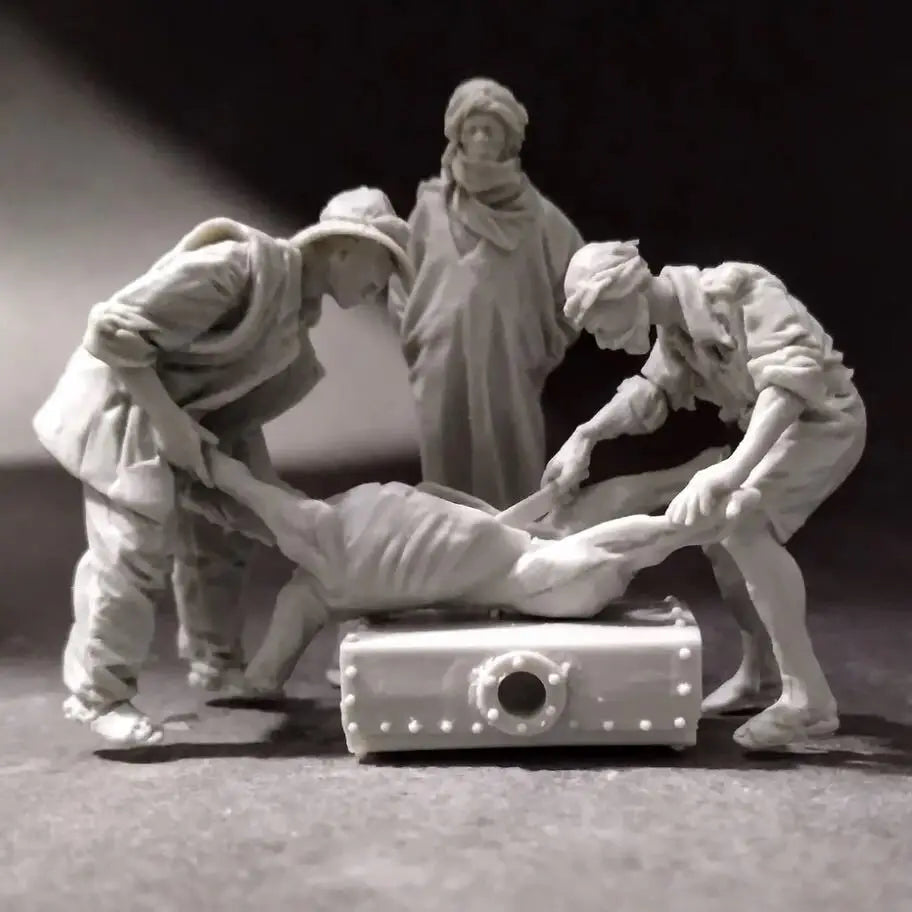 1/35 Robed, 4 Figures, Resin Model Figure Kit, Fantasy Theme, Unassembled and Unpainted