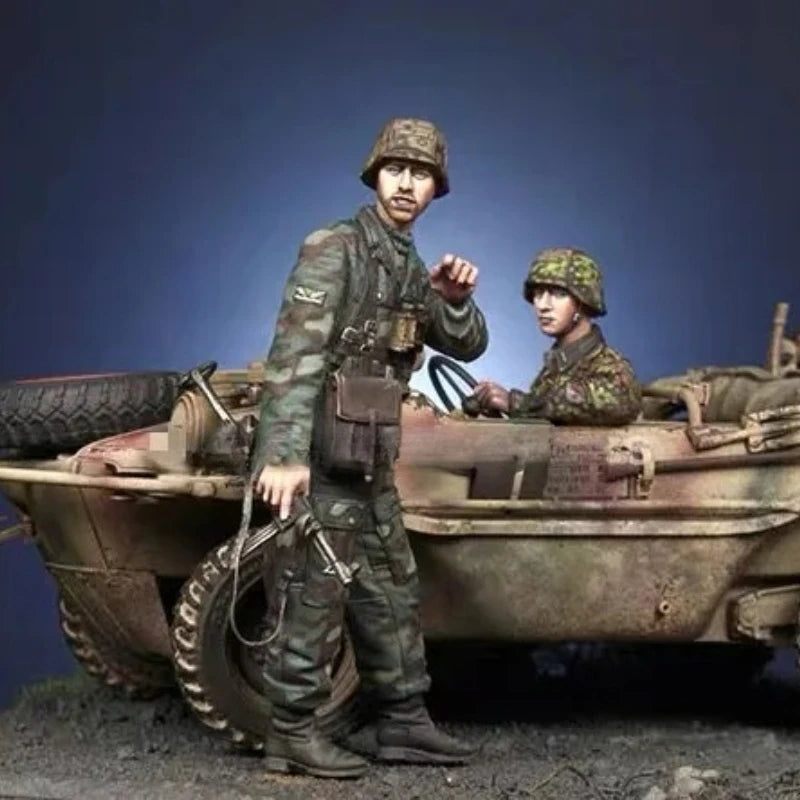 1/35 WWII German Panzer Tank Crew, 2 Figures, Resin Model Figure Kit, Unassembled and Unpainted
