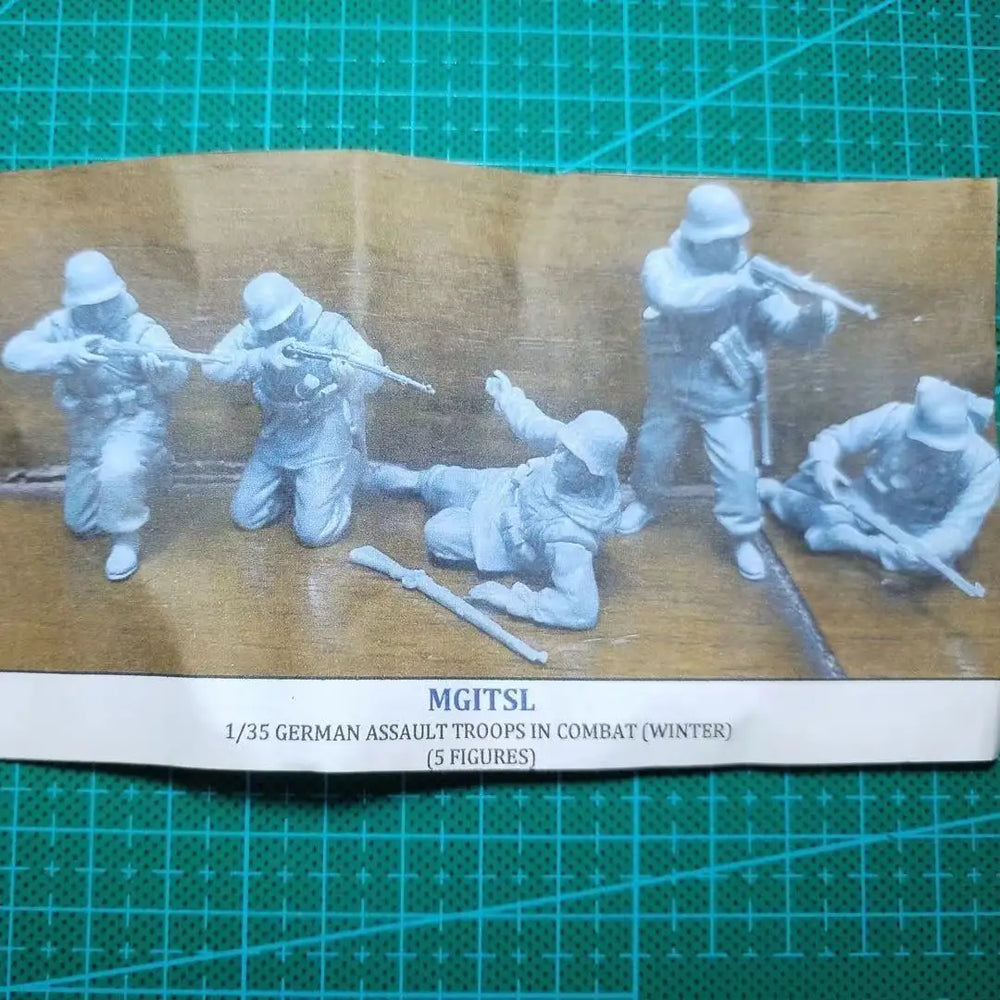 1/35 WWII German Assault Troops, 18 Figures, Resin Model Figure Kit, Unassembled and Unpainted